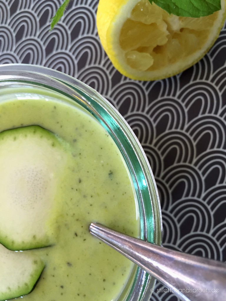 Kalte Zucchini-Joghurt-Suppe - Stilettos &amp; Sprouts
