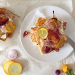 Flammkuchen mit gelber Zucchini und Pfirsich