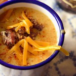 Apfel-Bier-Suppe mit Walnuss-Zimt-Crumble aus dem Ofen