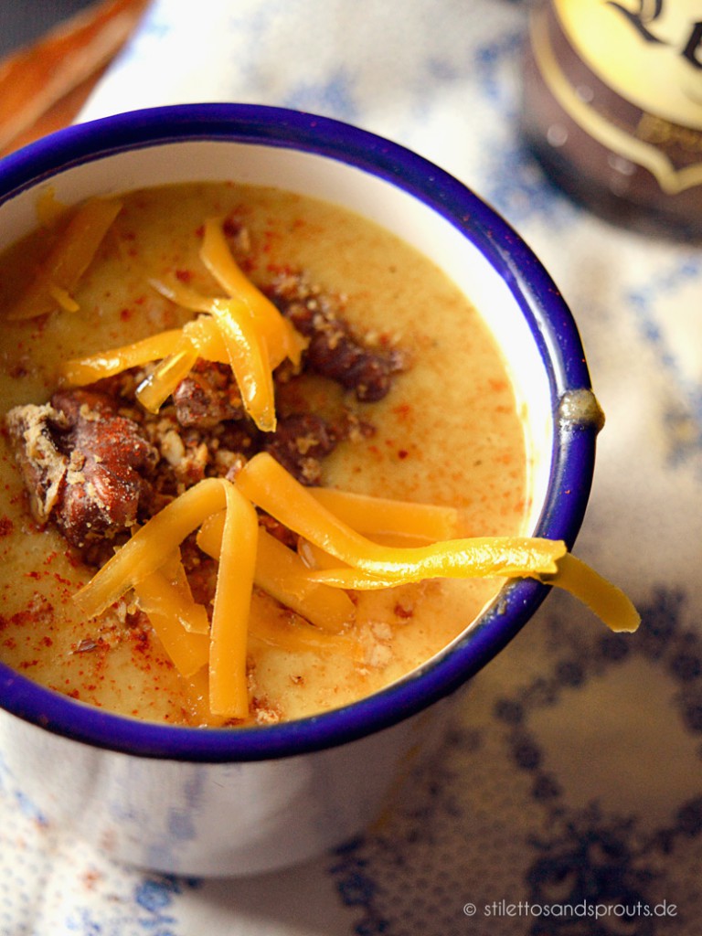 Apfel-Bier-Suppe mit Walnuss-Zimt-Crumble aus dem Ofen