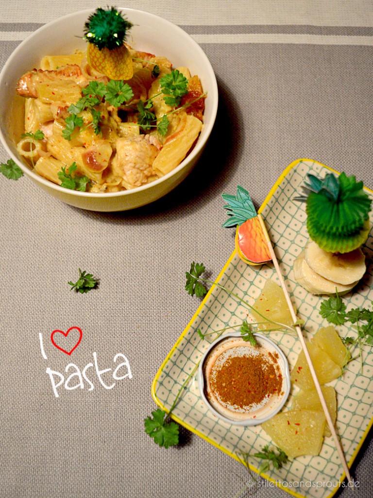 Tropical Pasta-Party mit Ananas, Banane und Pute in cremiger Currysauce ...