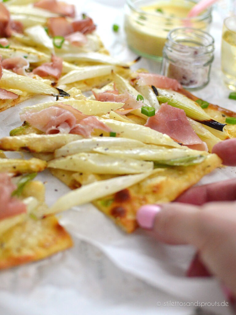 Flat Bread Rezept mit weißem Spargel
