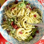 Grüne Carbonara mit Erbsen und Speck