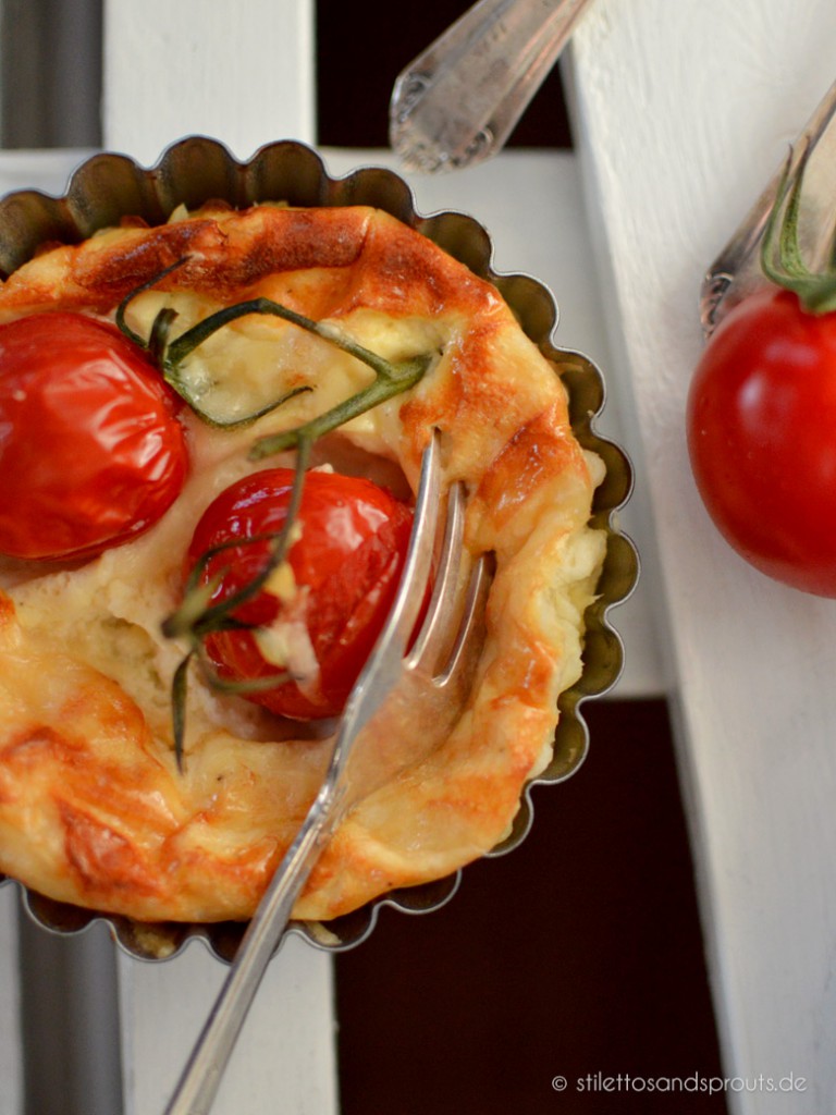 Herzhafte Tomaten-Tartelettes mit Ziegenkäse - Stilettos &amp; Sprouts