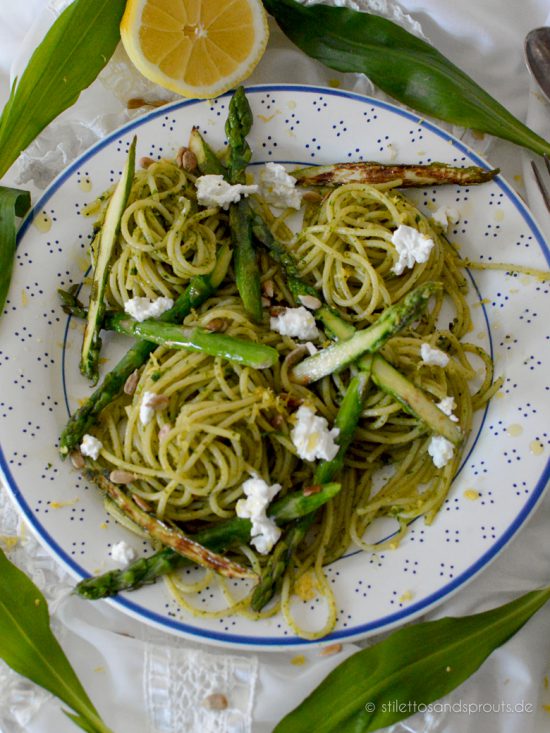 Pasta mit Bärlauchpesto und grünem Spargel - Stilettos & Sprouts