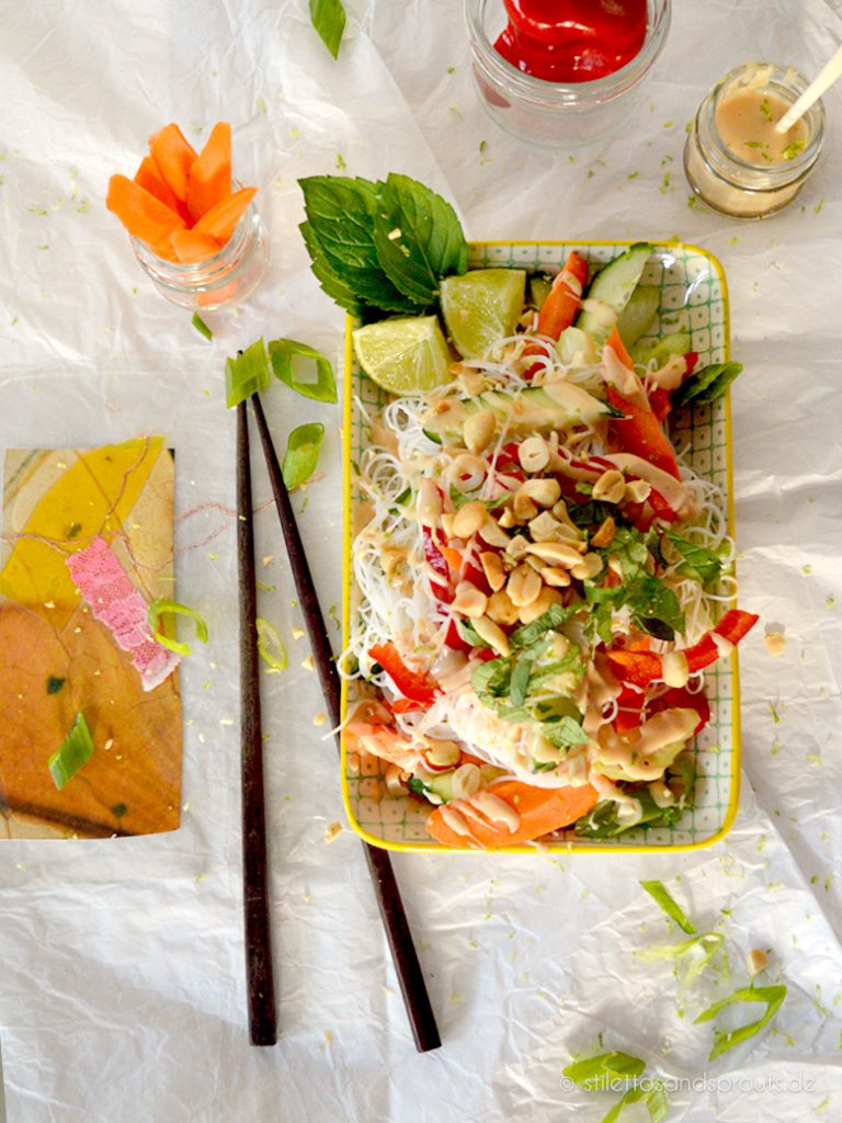 Glasnudelsalat mit Erdnuss-Dressing