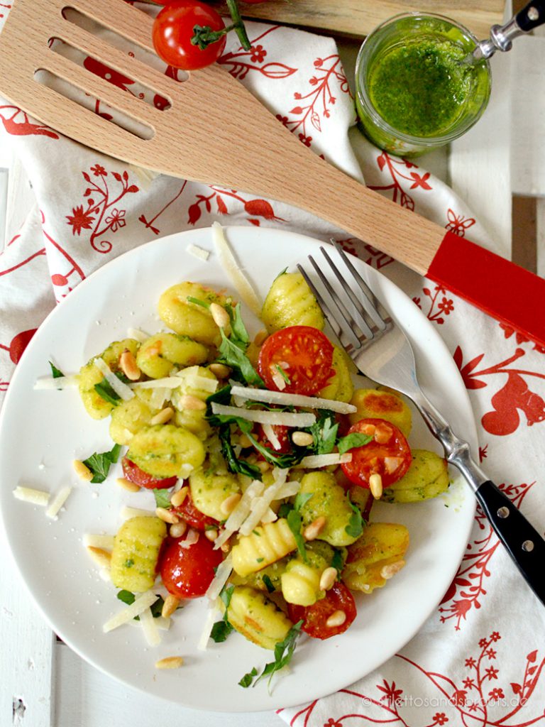 Gnocchi-Salat mit Pesto perfekt zum Grillen