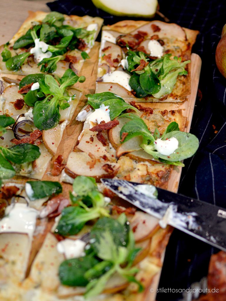 Elegantes Flammkuchen Birne Gorgonzola Fotos