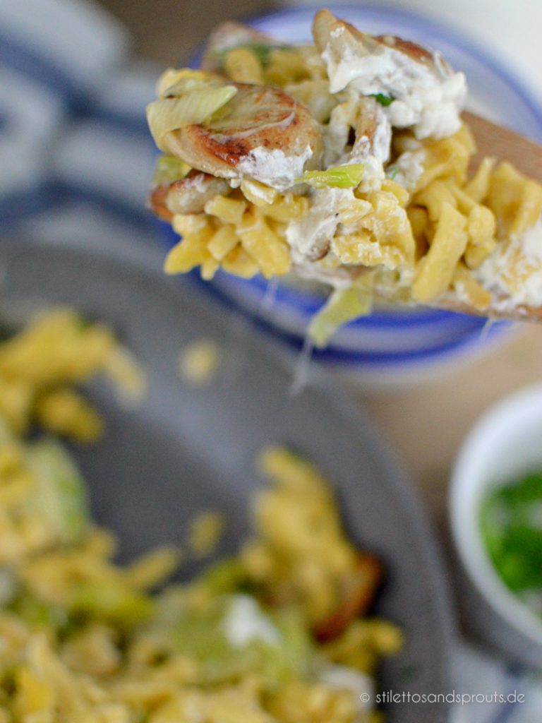 Schnelle Spätzle mit Lauch und Bratwurst - Stilettos & Sprouts Schnelle Spätzle mit Lauch und Bratwurst - Stilettos & Sprouts