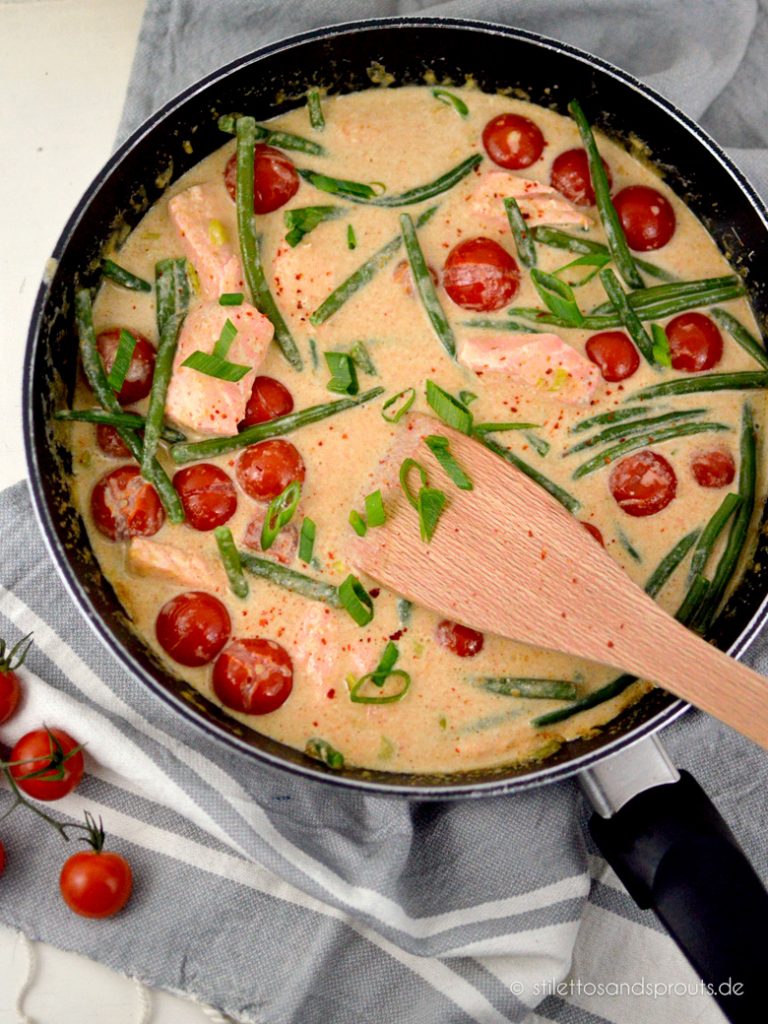 Schnelles und gesundes Lachs-Kokosnuss-Curry