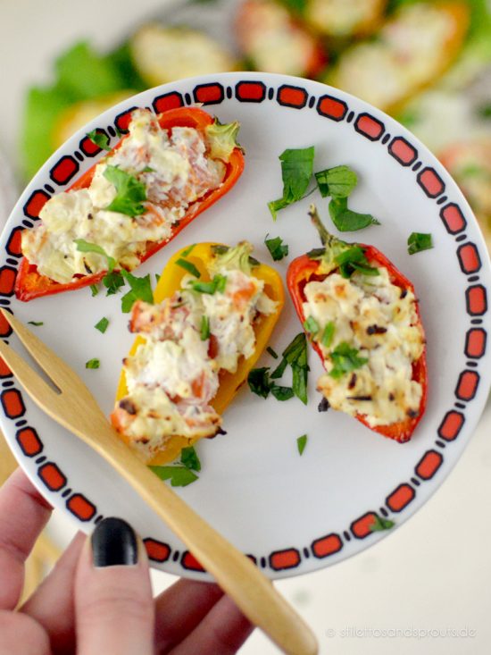Low Carb Gefüllte MiniPaprika Stilettos & Sprouts