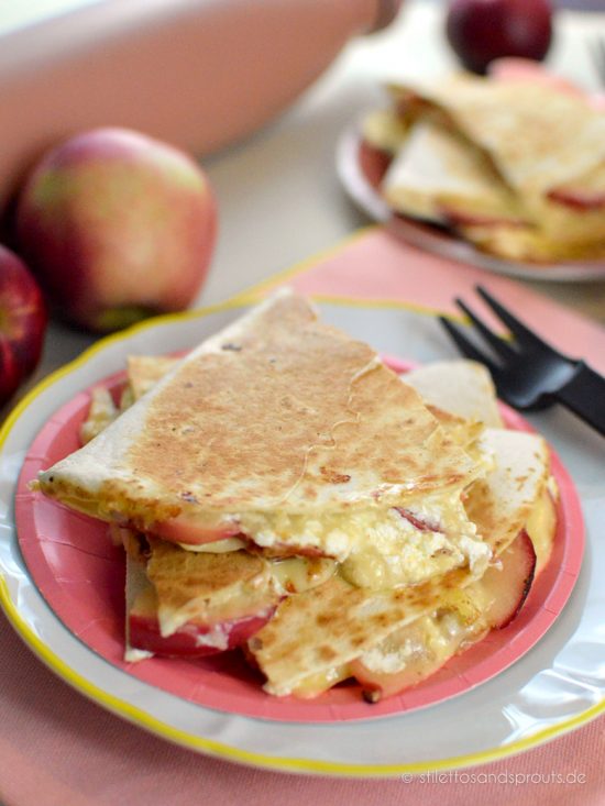 Apple Quesadillas mit Gouda und Bacon Stilettos & Sprouts