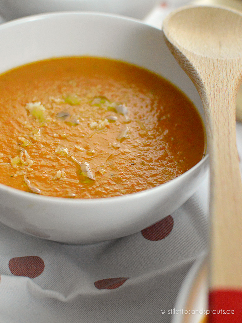 Italienische Tomaten-Parmesan-Suppe - Stilettos &amp; Sprouts