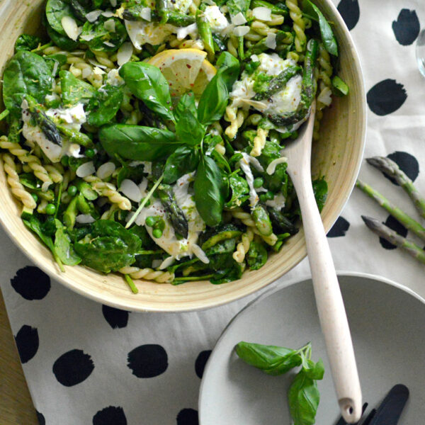 Salat mit Spargel, Pasta & Burrata - Stilettos & Sprouts Salat mit Spargel, Pasta & Burrata - Stilettos & Sprouts