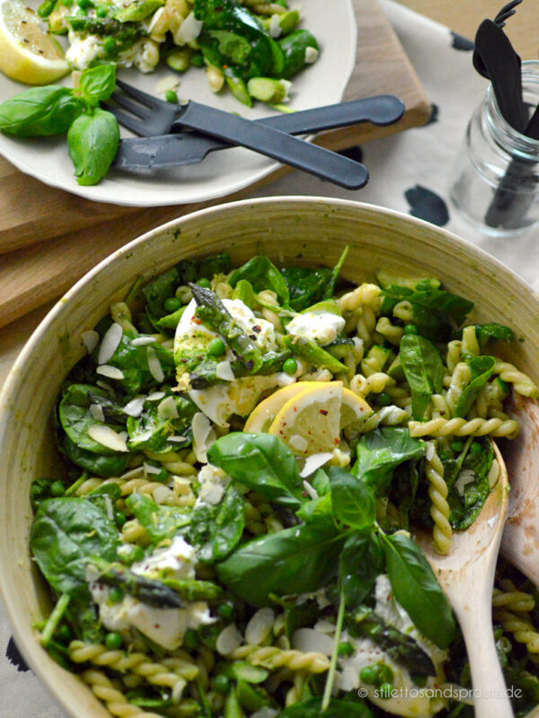 Salat mit Spargel, Pasta &amp; Burrata - Stilettos &amp; Sprouts