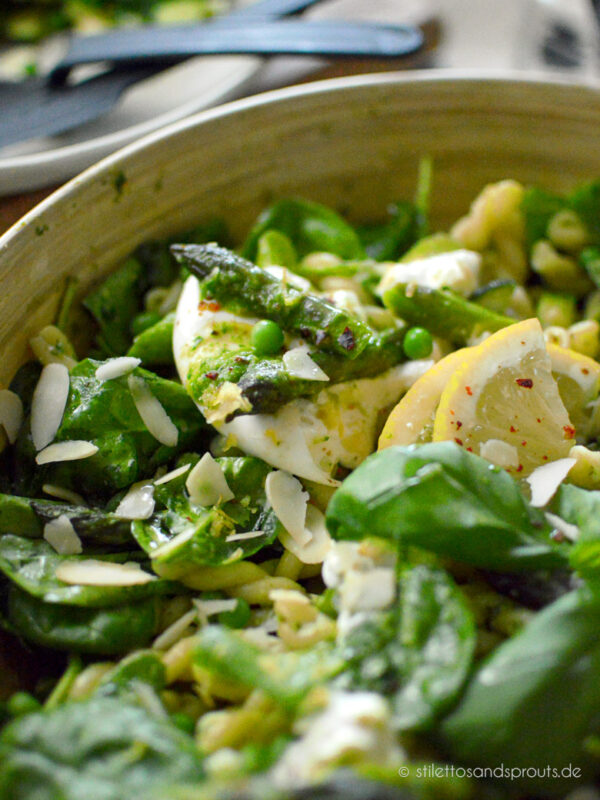 Salat mit Spargel, Pasta & Burrata - Stilettos & Sprouts Salat mit Spargel, Pasta & Burrata - Stilettos & Sprouts