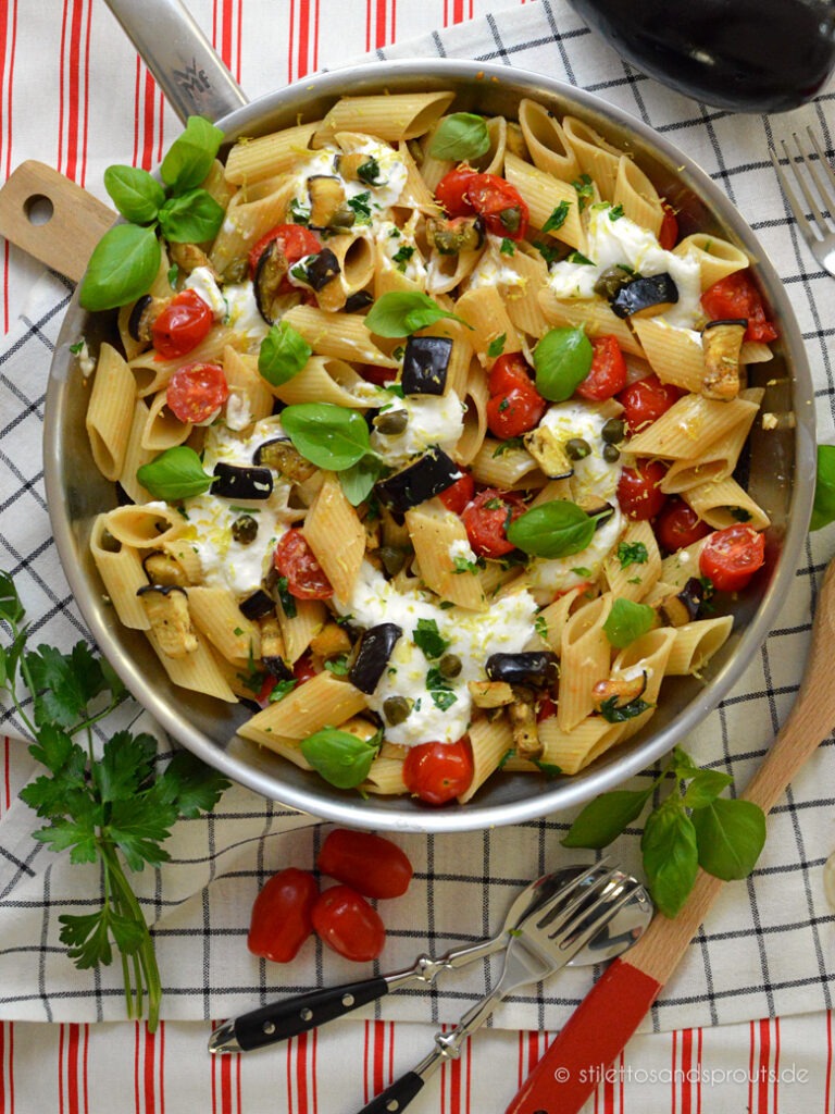 Pasta mit Aubergine und Burrata