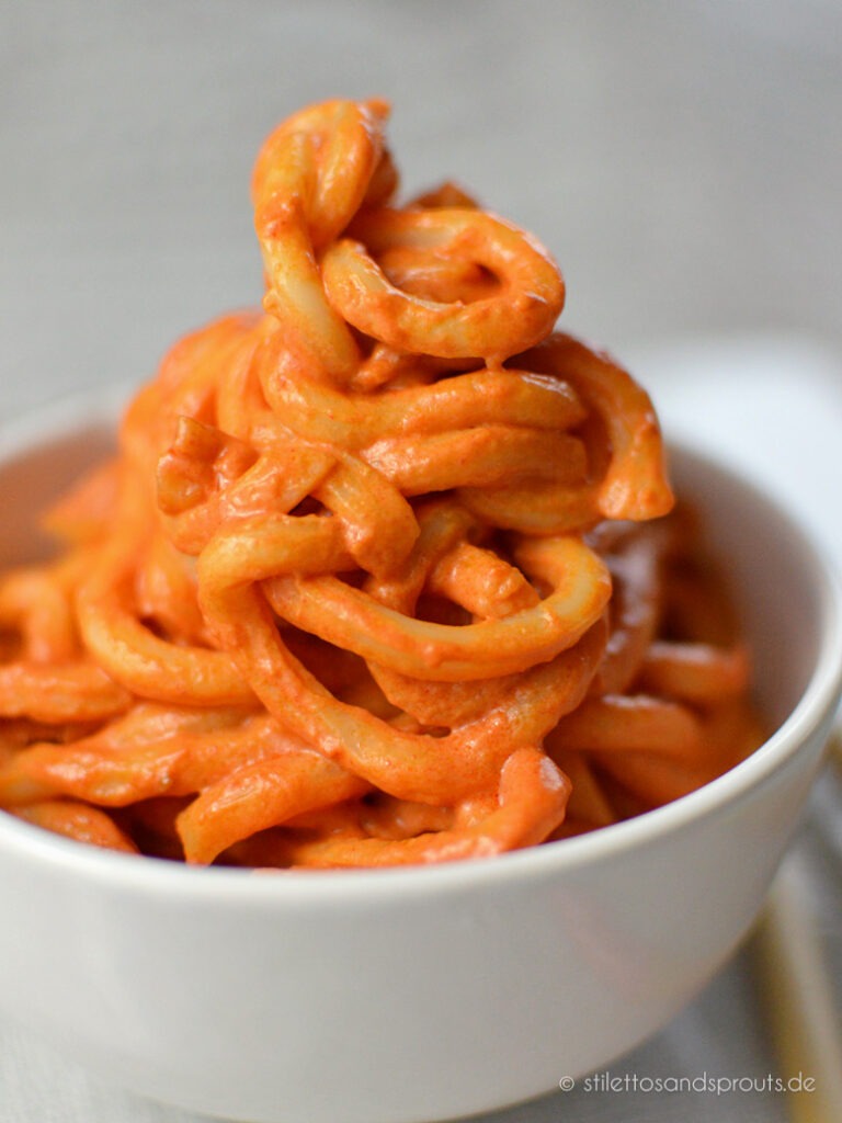 Udon Nudeln mit cremiger leicht scharfer Sauce