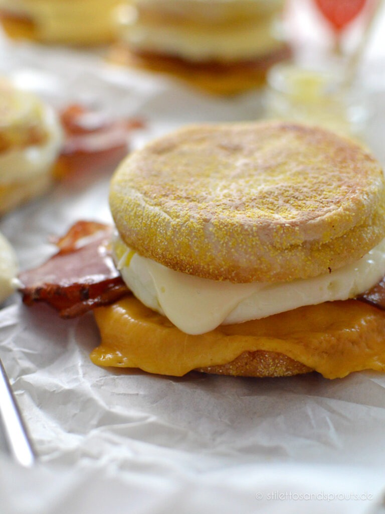 Egg McMuffin mit Bacon und Trüffelmayo