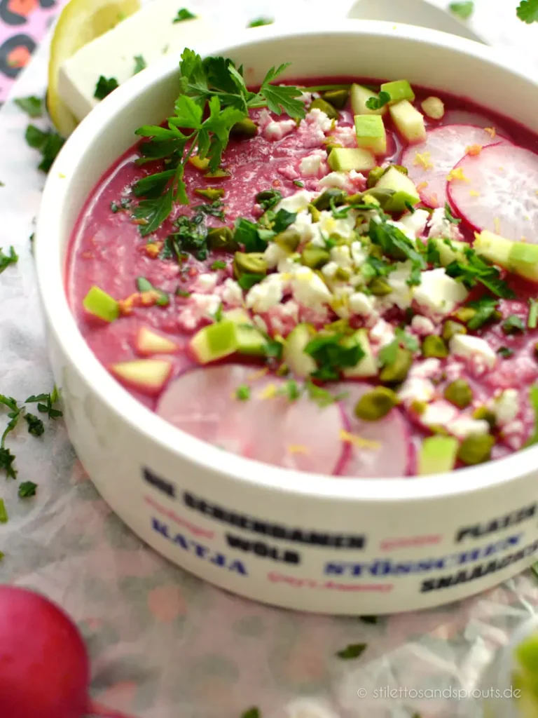 Gazpacho mit Feta