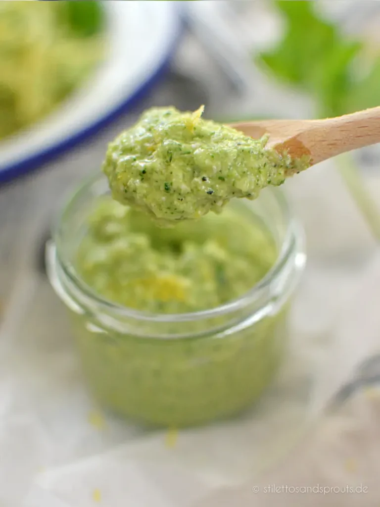 Zucchini Pesto - einfaches Zucchini Rezept