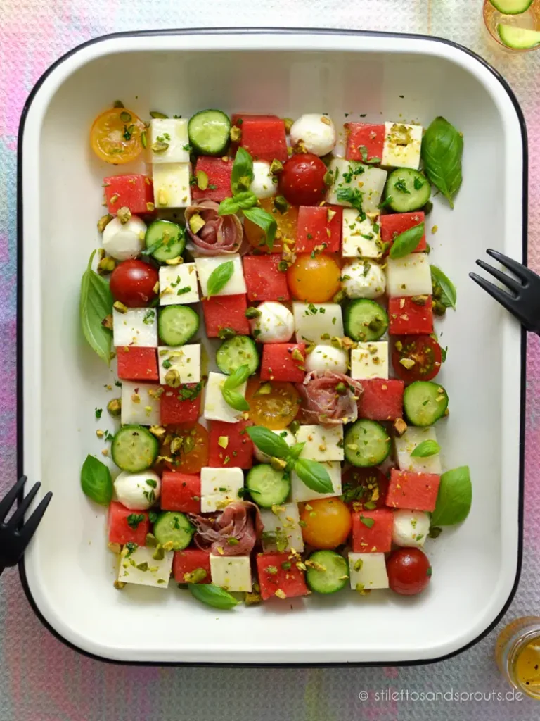 Sommersalat mit Melone und Feta