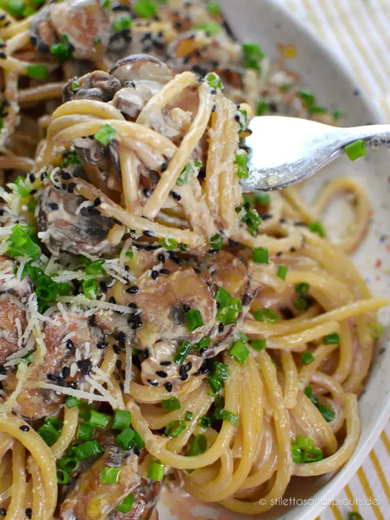 Spaghetti mit Misopaste und Pilzen