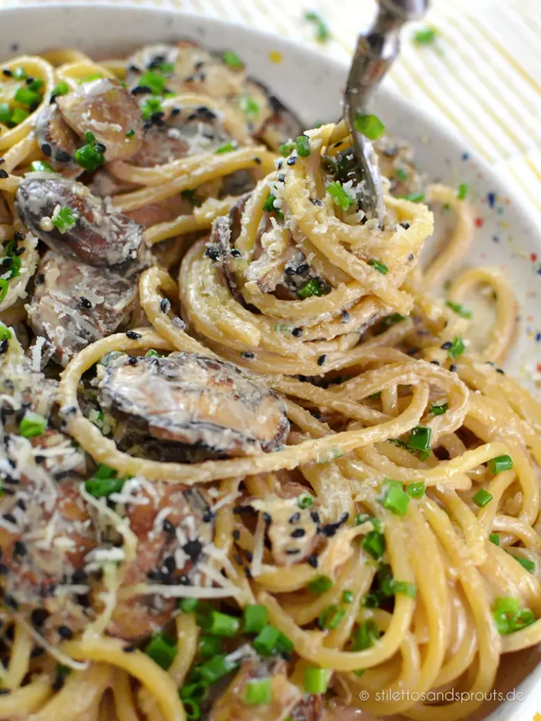 Pasta mit Pilzen und Misopaste